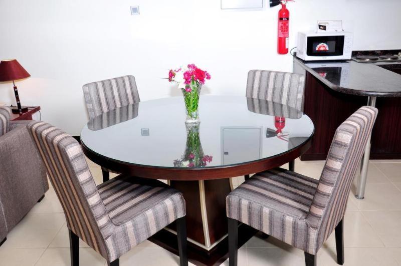 Ewan Ajman Suites Hotel Habitación foto